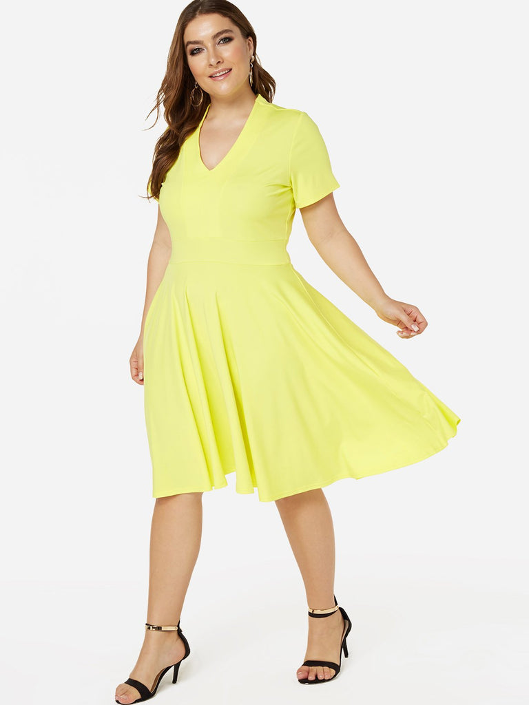 Deep V Neck Plain Short Sleeve Flounced Hem Plus Size Dresses